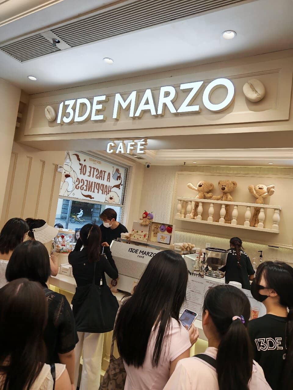 Charming Cafes & Boutiques