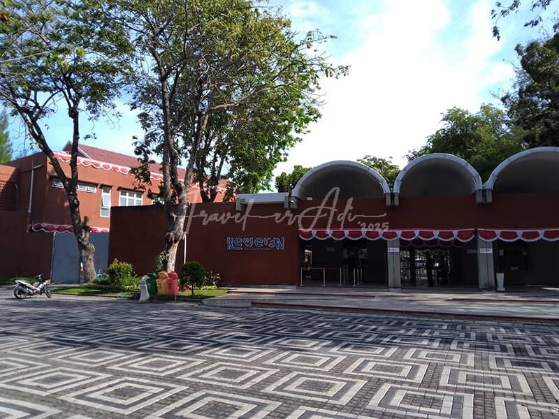 Kenjeran Park Palace