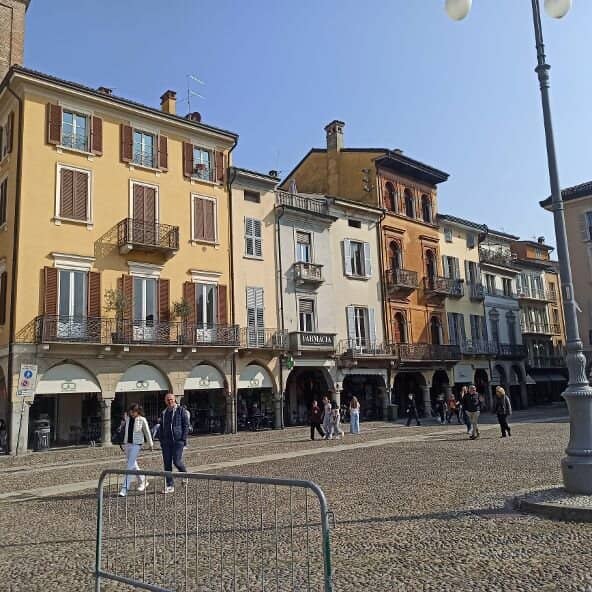 Genova's Festive Hub