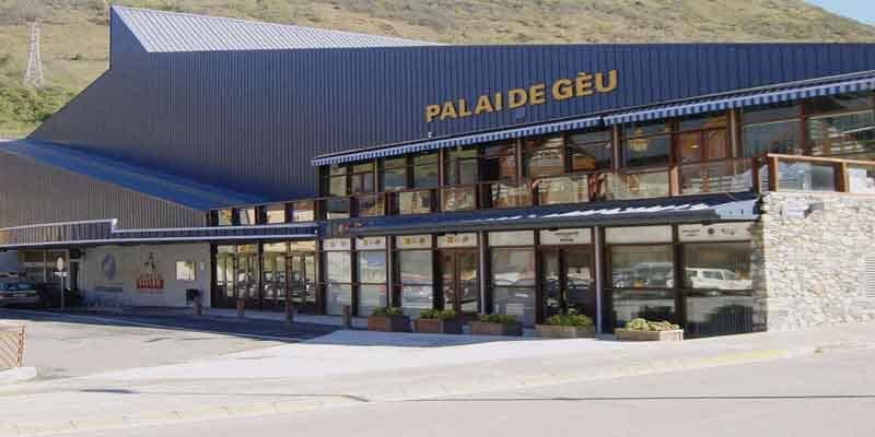 Outdoor Pool (Seasonal Access)