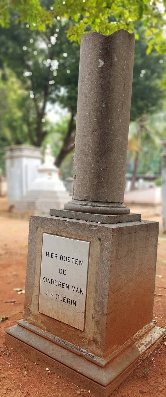 Monumen Pecah Kulit
