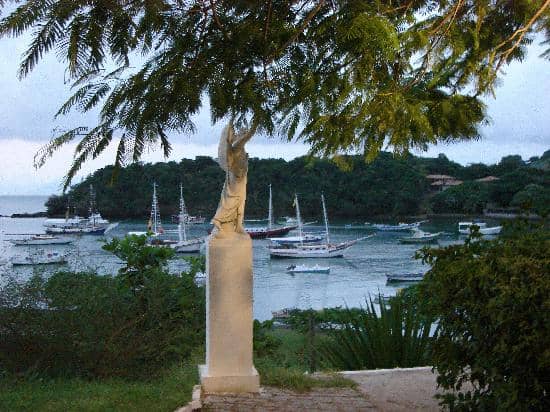 Proximity to Azeda & Azedinha Beaches