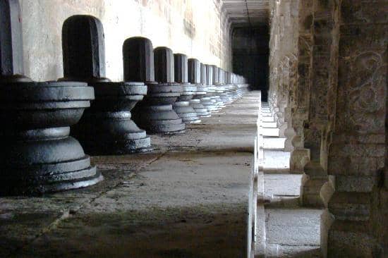 Lion Statues (Simma Yazhi)