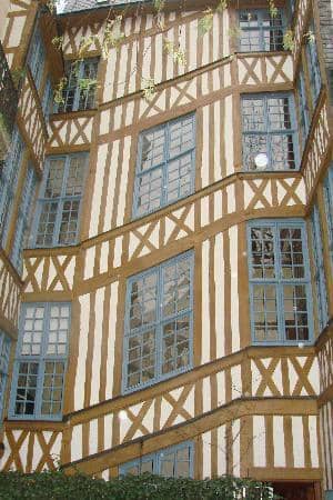 Local Boutiques and Eateries