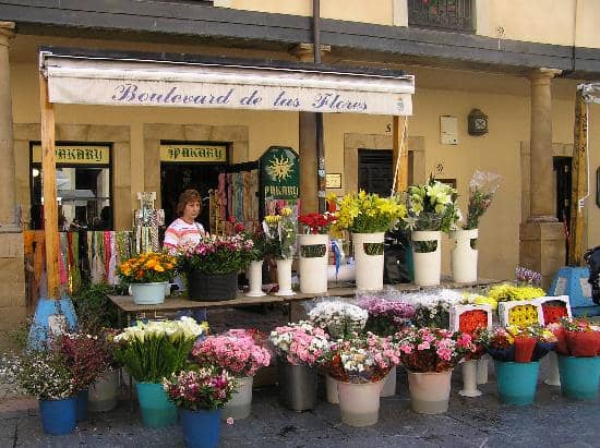 Outdoor Cafes & Restaurants