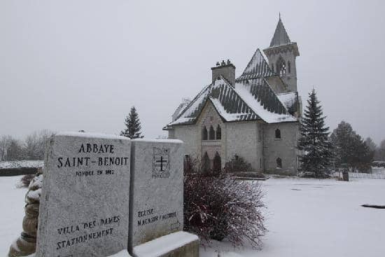 Scenic Lakeside Setting