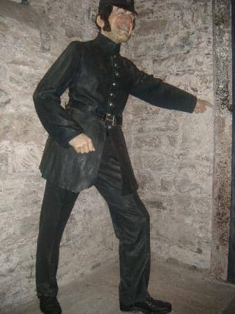 Realistic Mannequin Displays