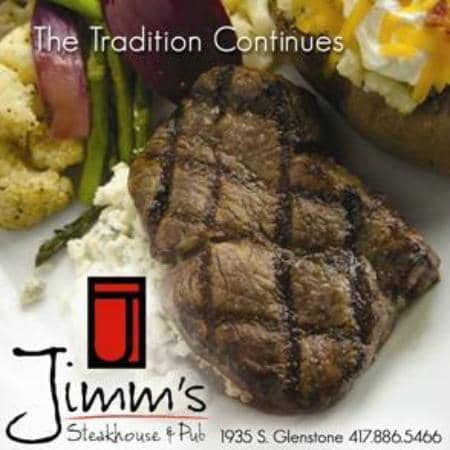 Live Piano Music & Cozy Ambiance