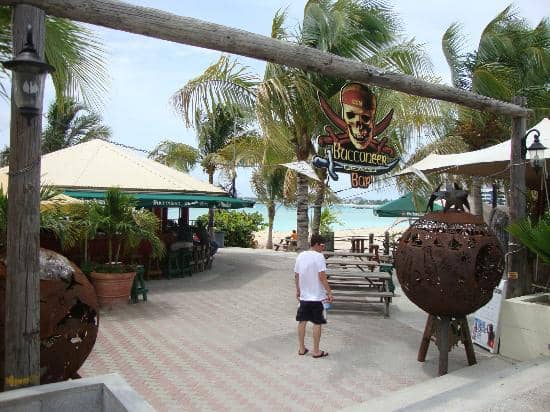 Beachfront Dining & Drinks