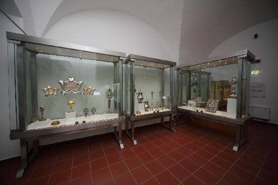 Extraordinary Paintings