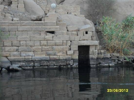 Intricate Kufic Inscriptions