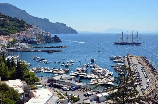 Charming Waterfront Ambiance