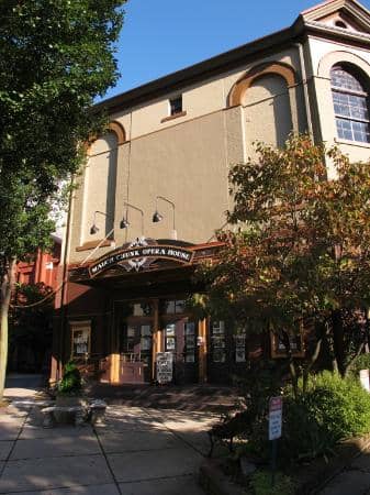 Intimate Venue Atmosphere