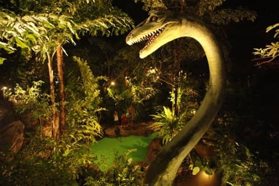 Life-Sized Animatronic Dinosaurs