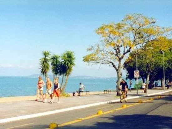 Chic Boutiques & Salons