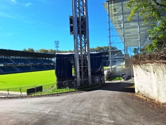 Modern Stands & Facilities