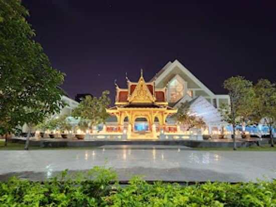 Unique Boutiques & Cafes