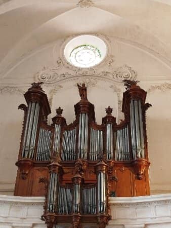 Stunning Choir and High Altar