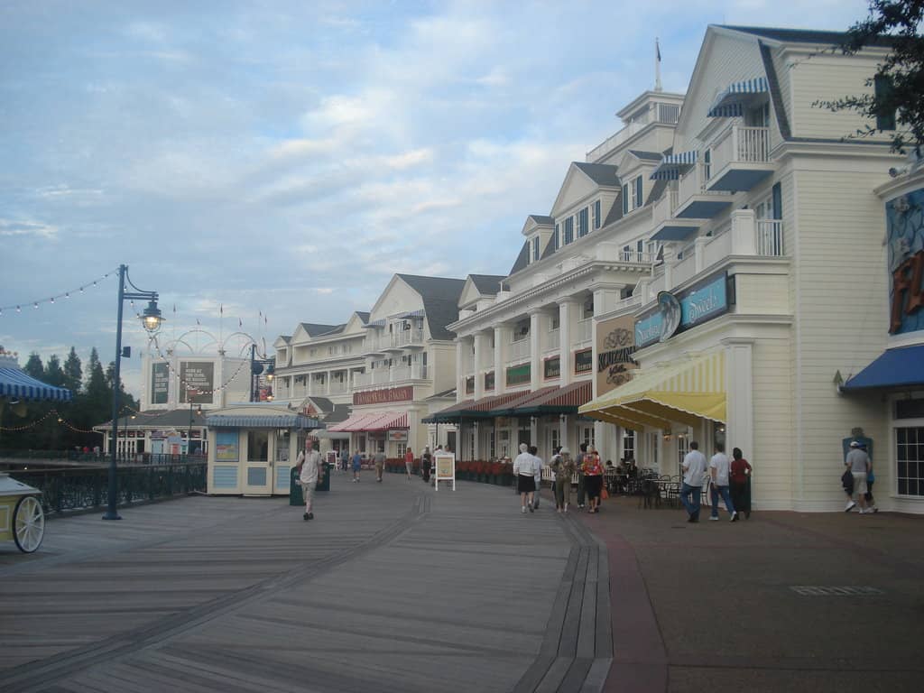 Stroll the Promenade