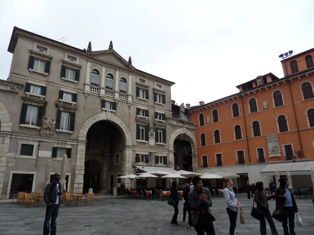 Dante Alighieri Statue