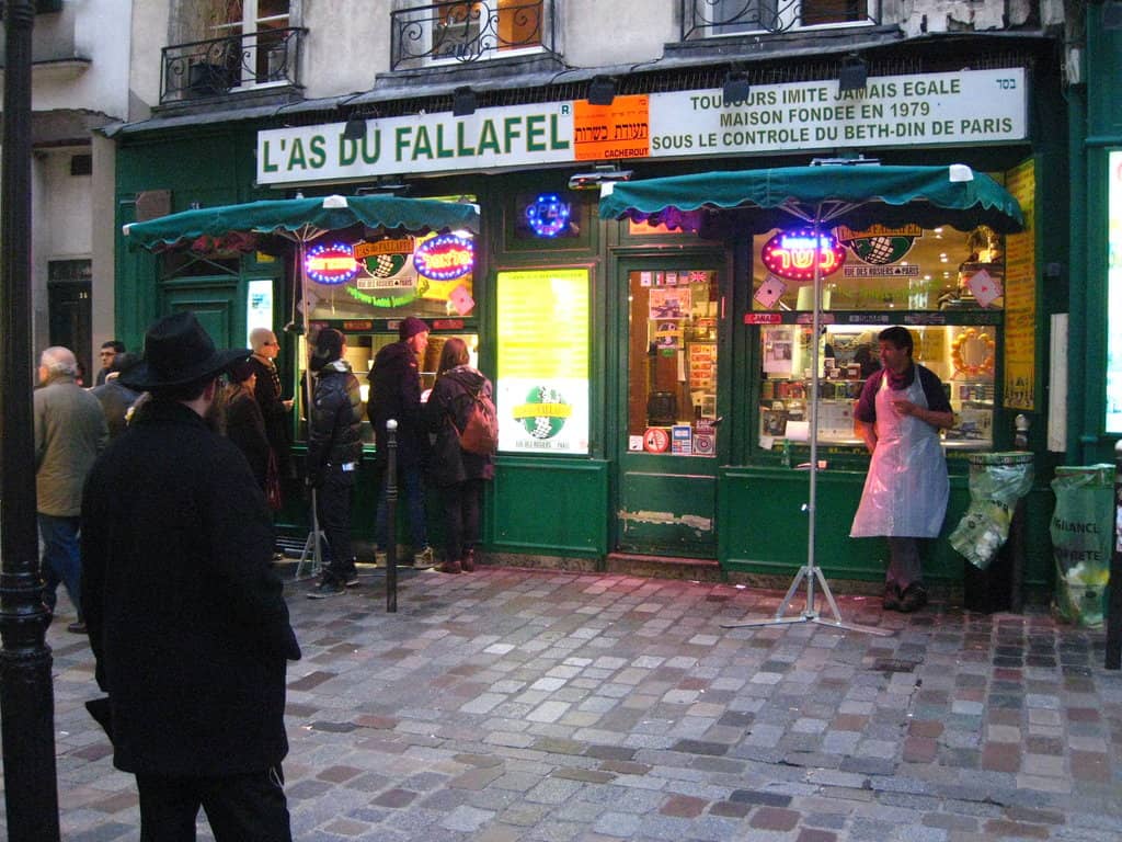 Vibrant Marais Atmosphere