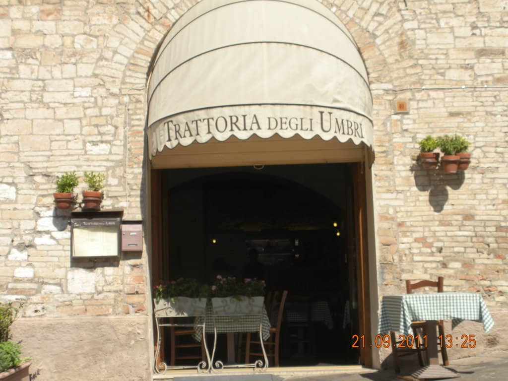 Charming Plaza Dining