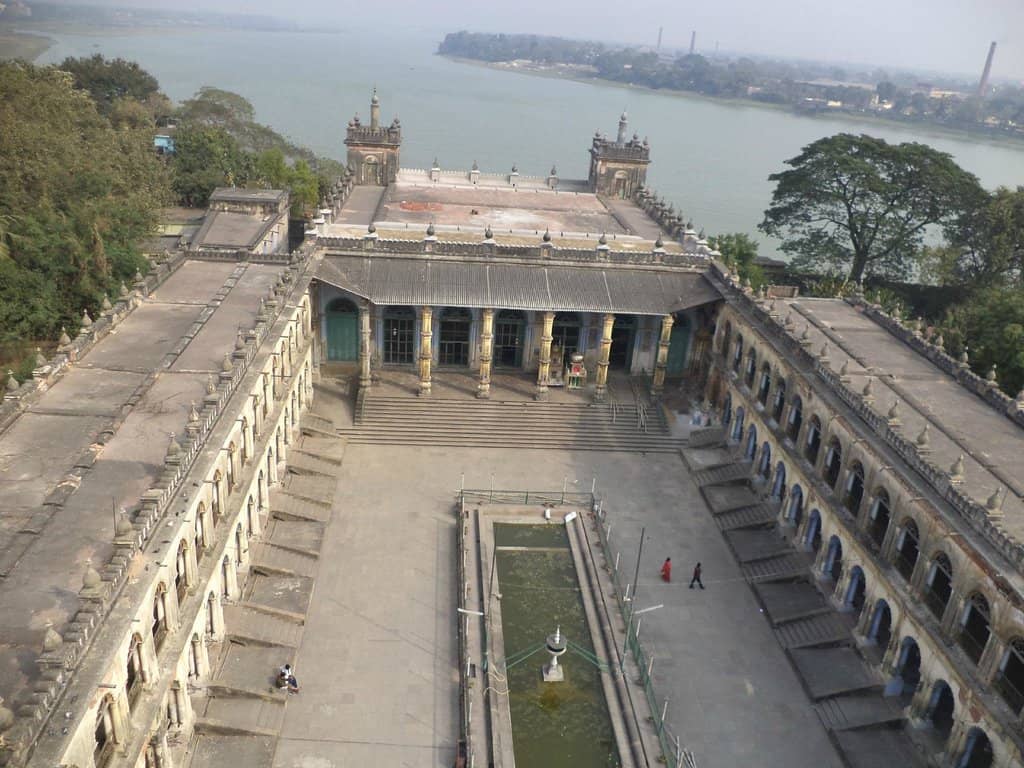 Serene Courtyards