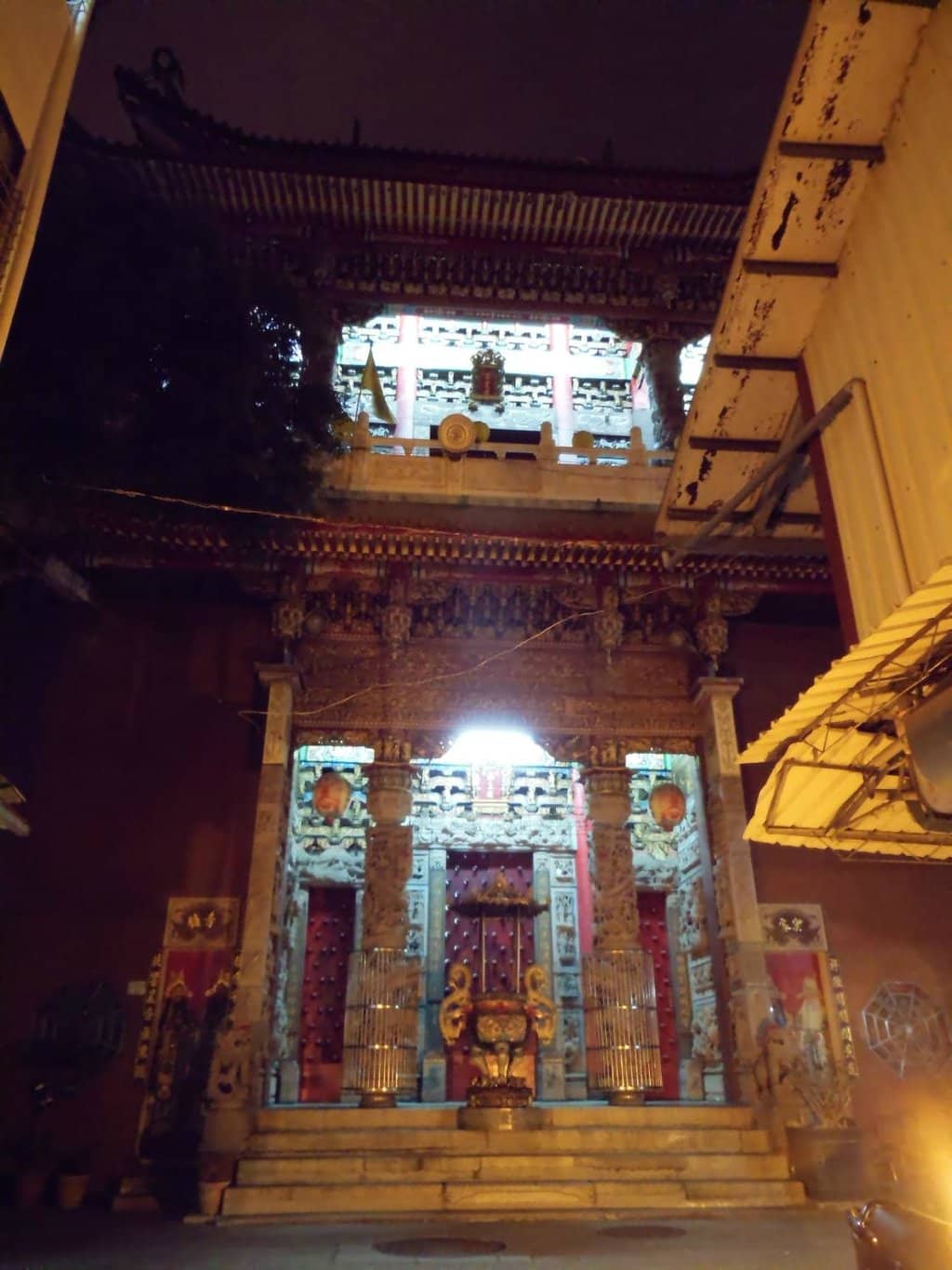 Quaint Shops & Cafes