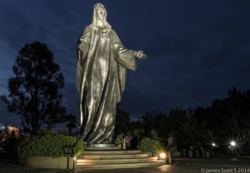 Serene Grounds and Gardens