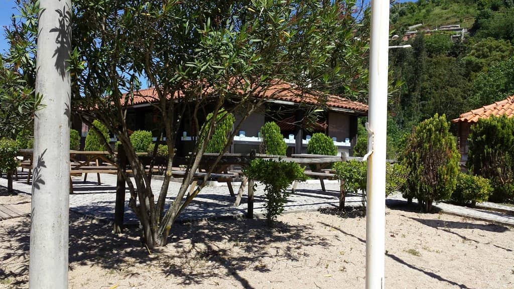 Charming Lakeside Cafe