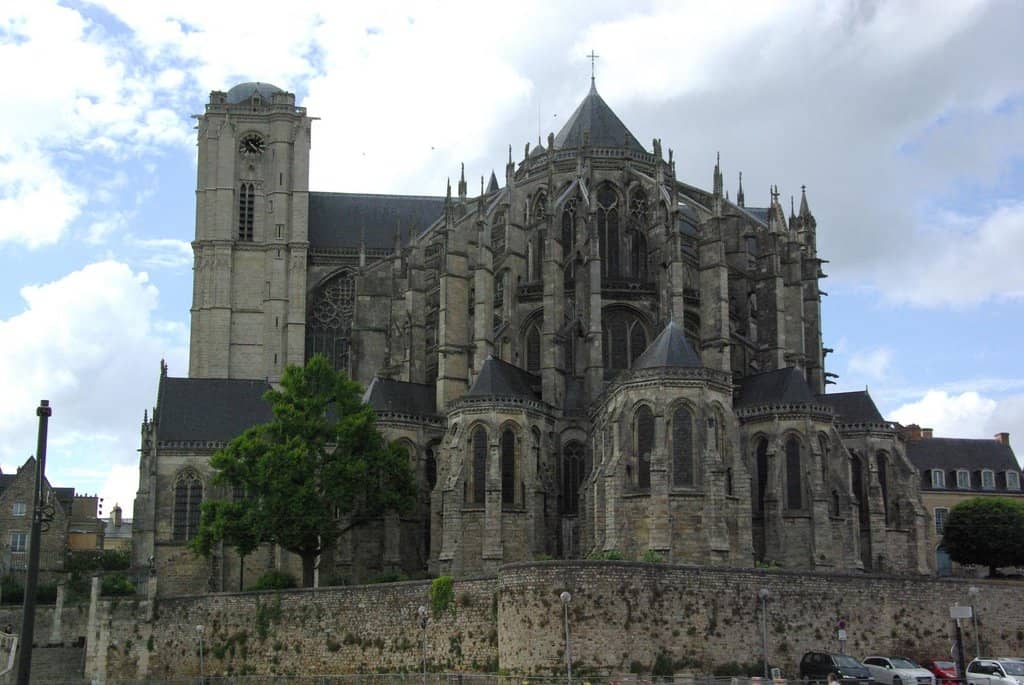 Bifurcating Flying Buttresses