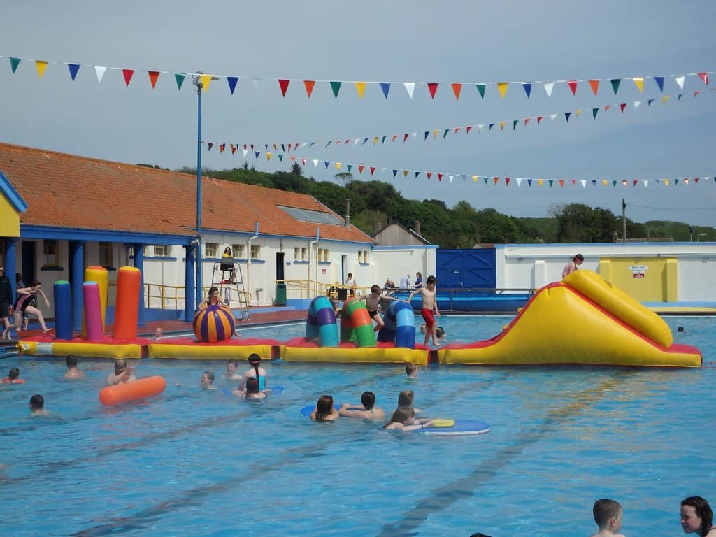 Retro Art Deco Lido