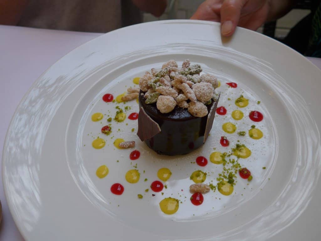 Cozy & Chic Atmosphere