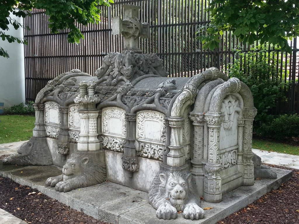 Antonio Teixeira Lopes' Studio