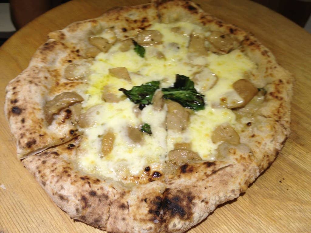 PIZZA CON FUNGHI PORCINI