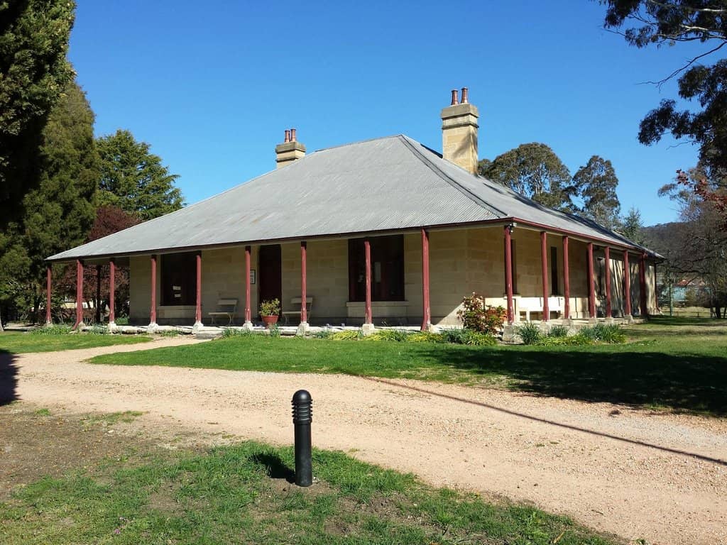 Knowledgeable Guides