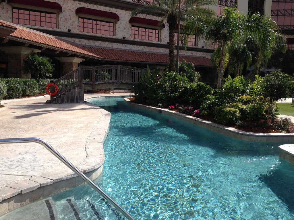 Rooftop Pool & Bar