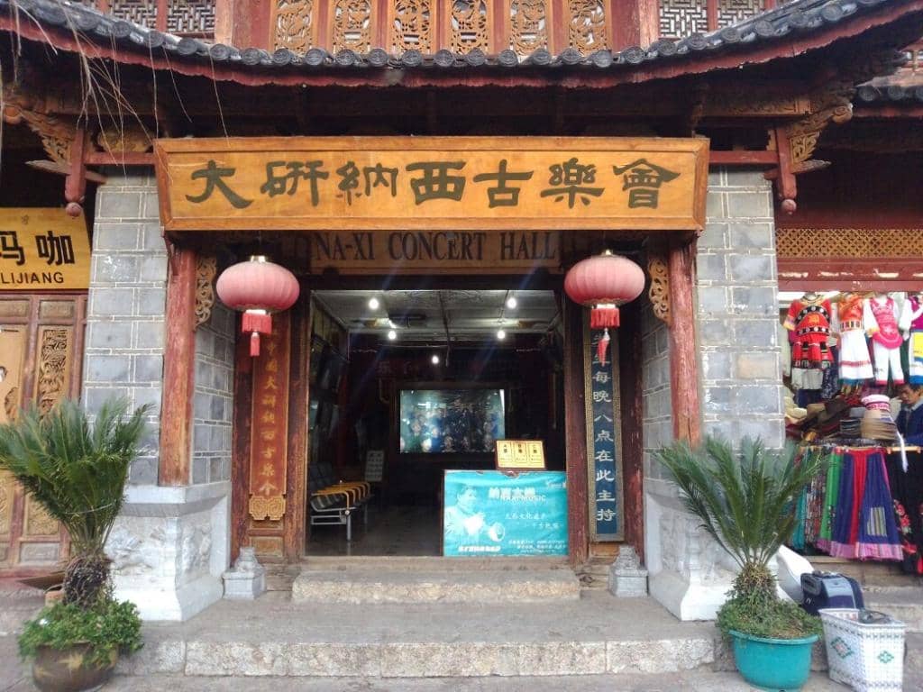 Cobblestone Streets & Canals