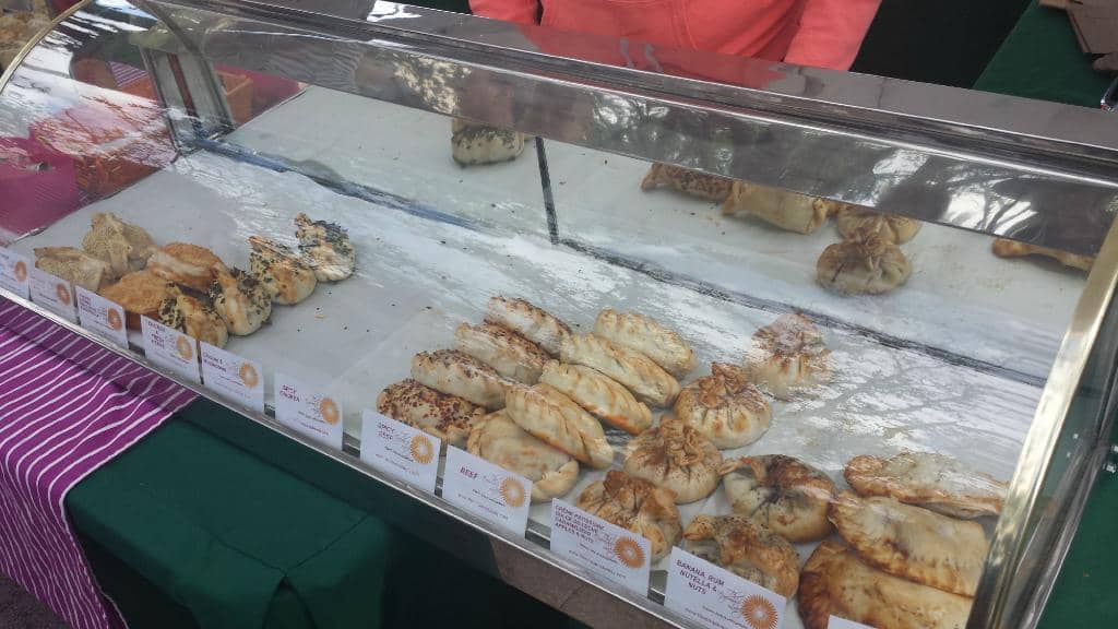 Live Music & Ambiance