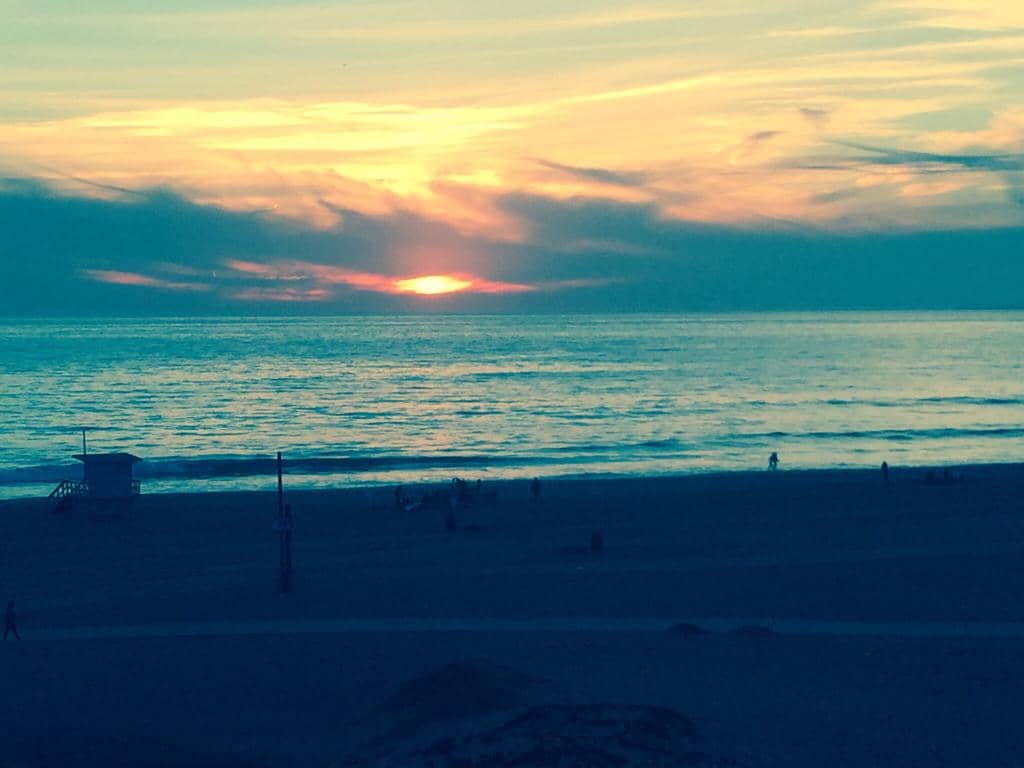 Vibrant Beach Bars & Tavernas