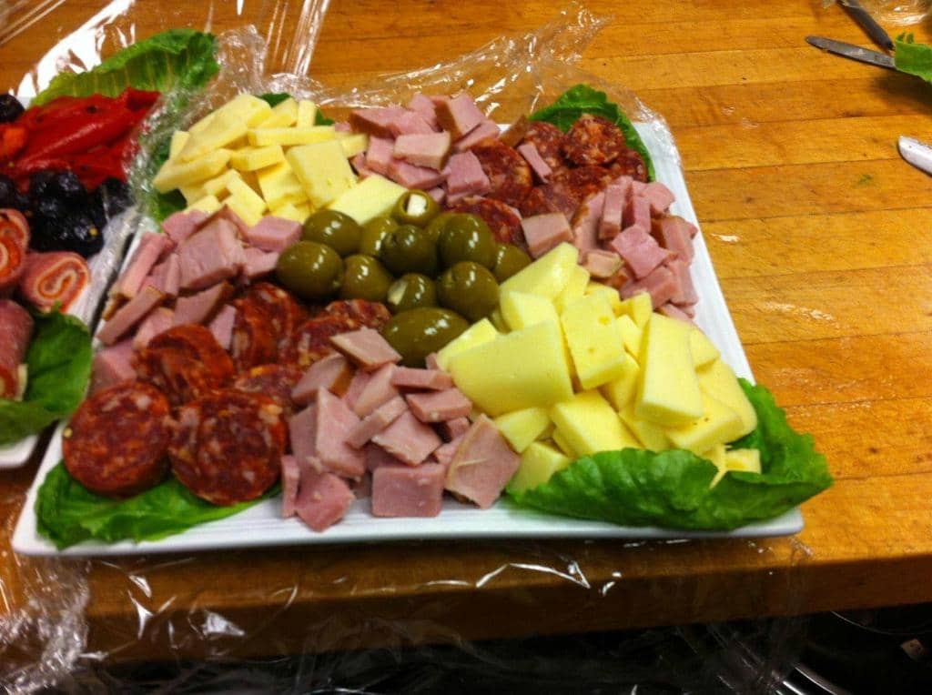 Old-World Deli & Pizzeria Ambiance