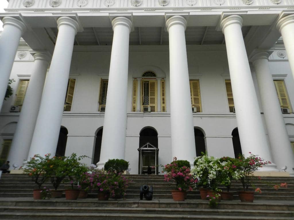 Surrounding Lawns