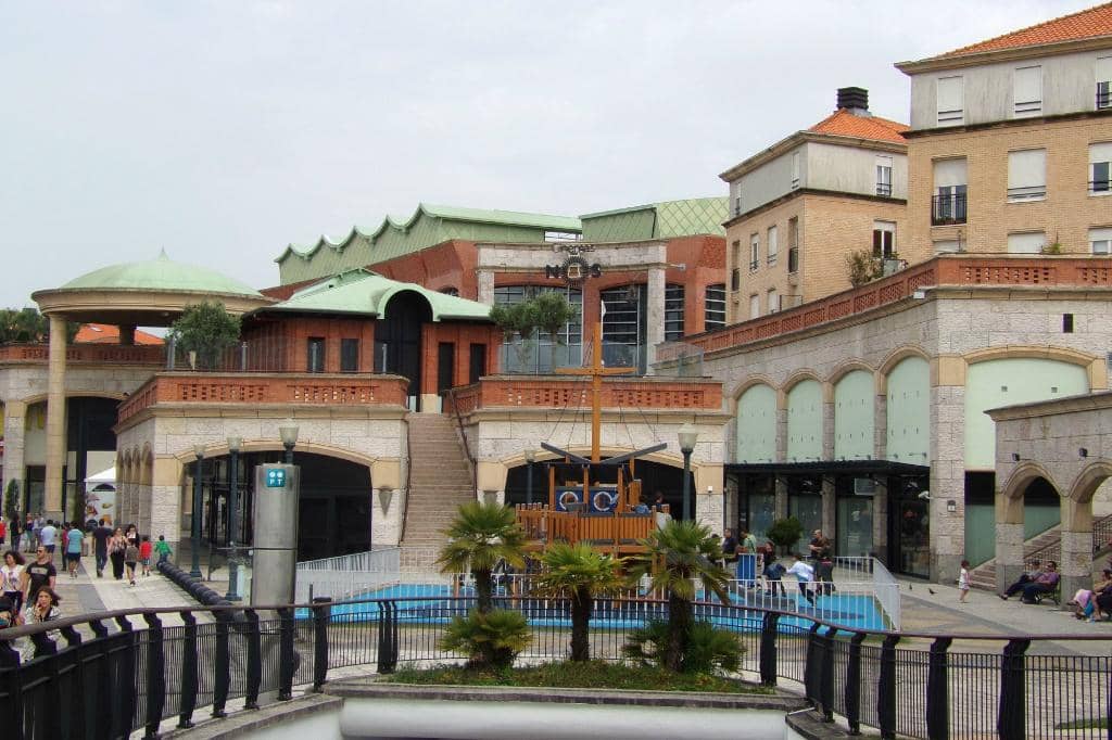Canal-side Location