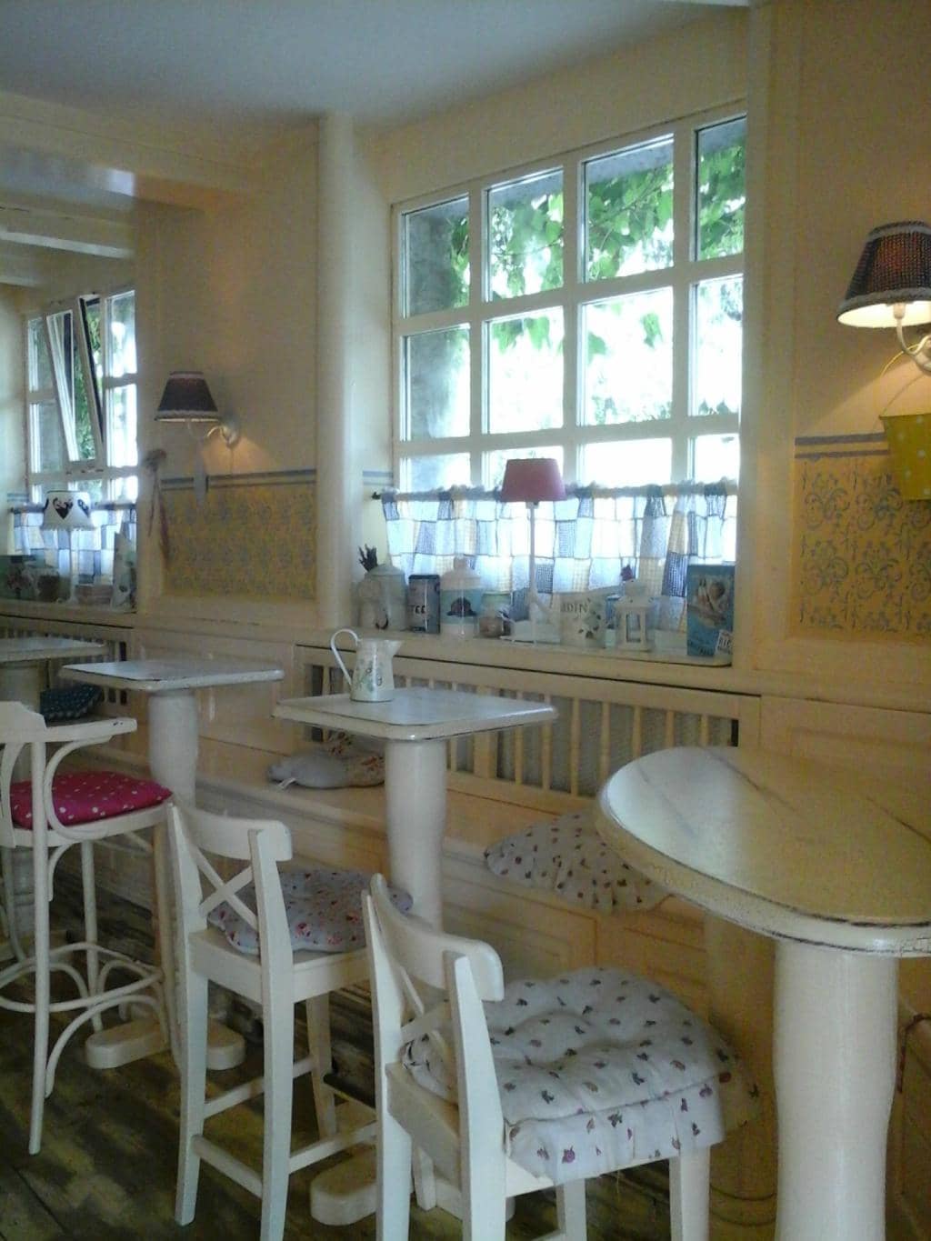 Cozy, Nostalgic Ambiance