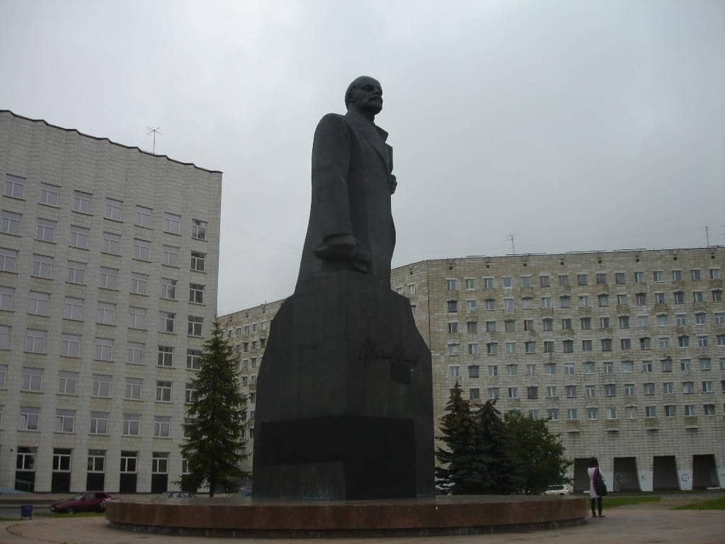 New Year's Tree Installation