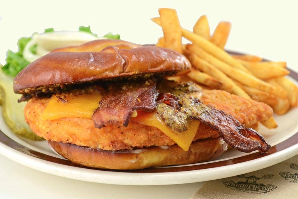 Cozy 'Up North' Lodge Atmosphere