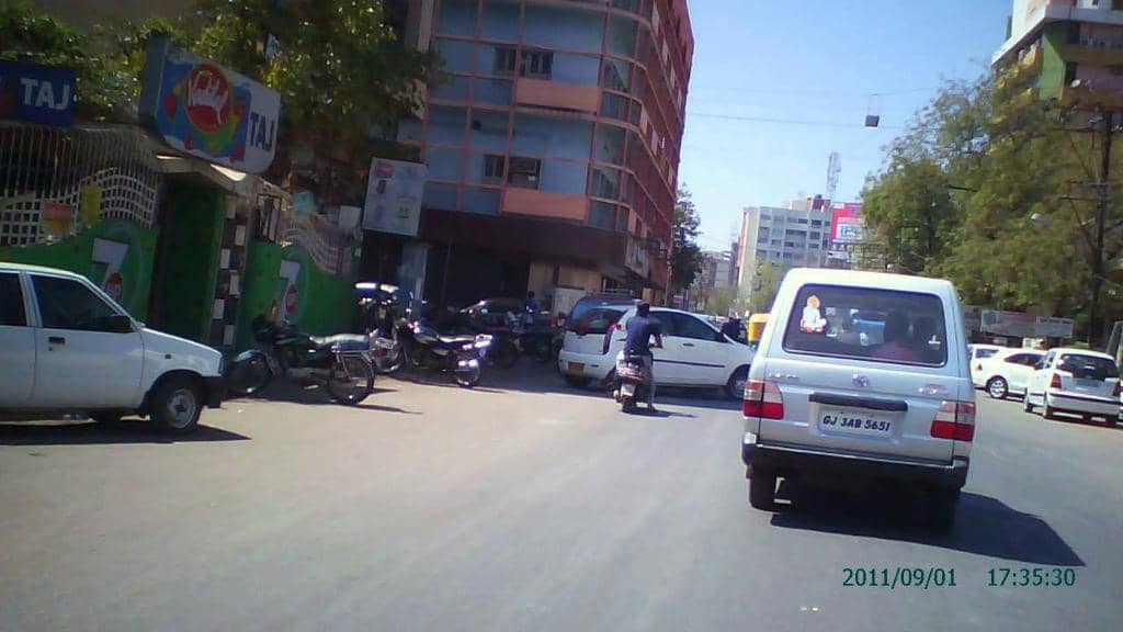 Vibrant Shopping and Dining Hub