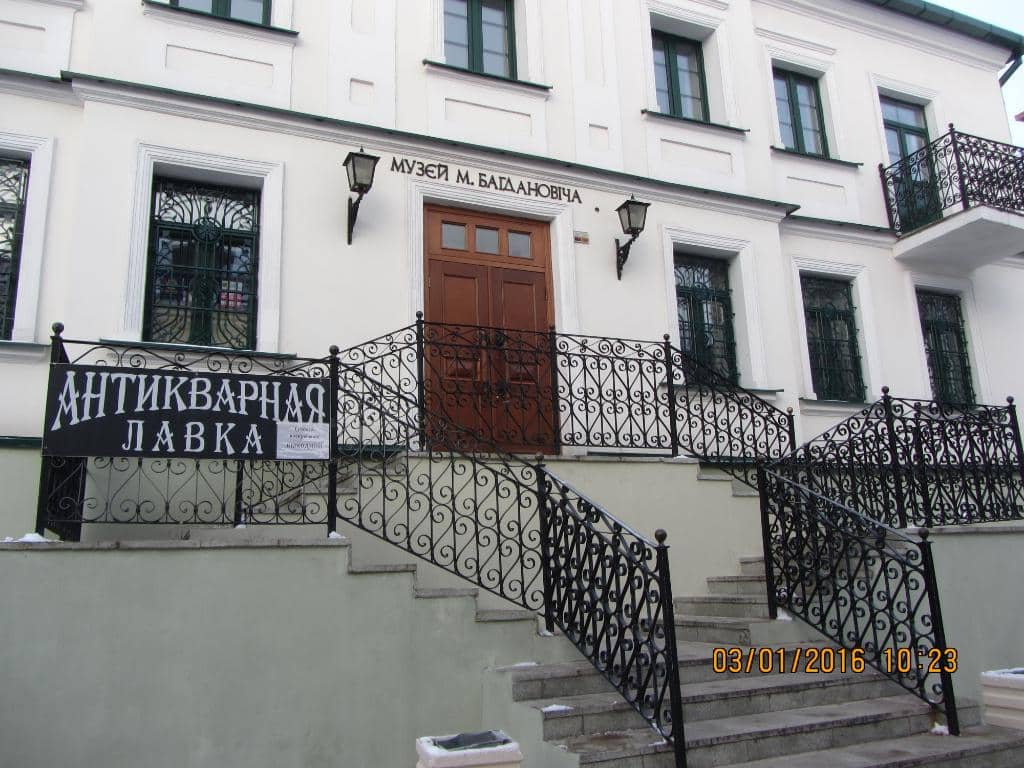 Authentic Exhibits & Modern Tech