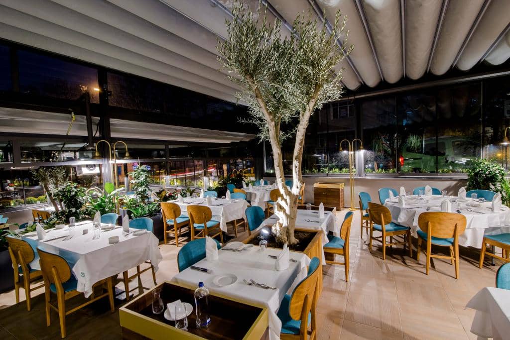 Elegant Ambiance & Decor