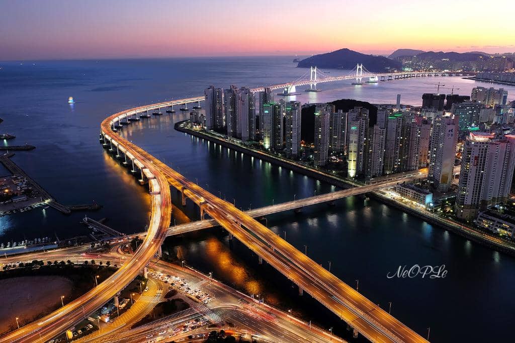 Seaside Stroll & Dining